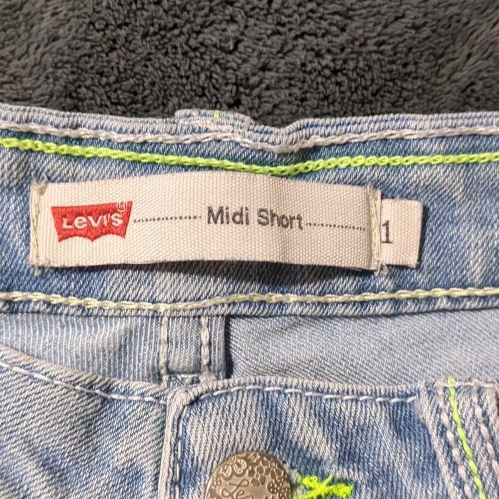 Levi’s Midi Short Light Wash Size 1 - Picture 4 of 10